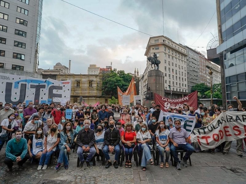 Sindicatos exigieron frente a la Legislatura porteña la titularización de maestros de escuelas públicas