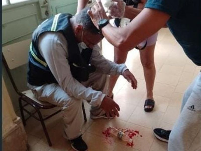 Parque Patricios: un hombre resultó herido por la caída de mampostería en el Instituto Bernasconi