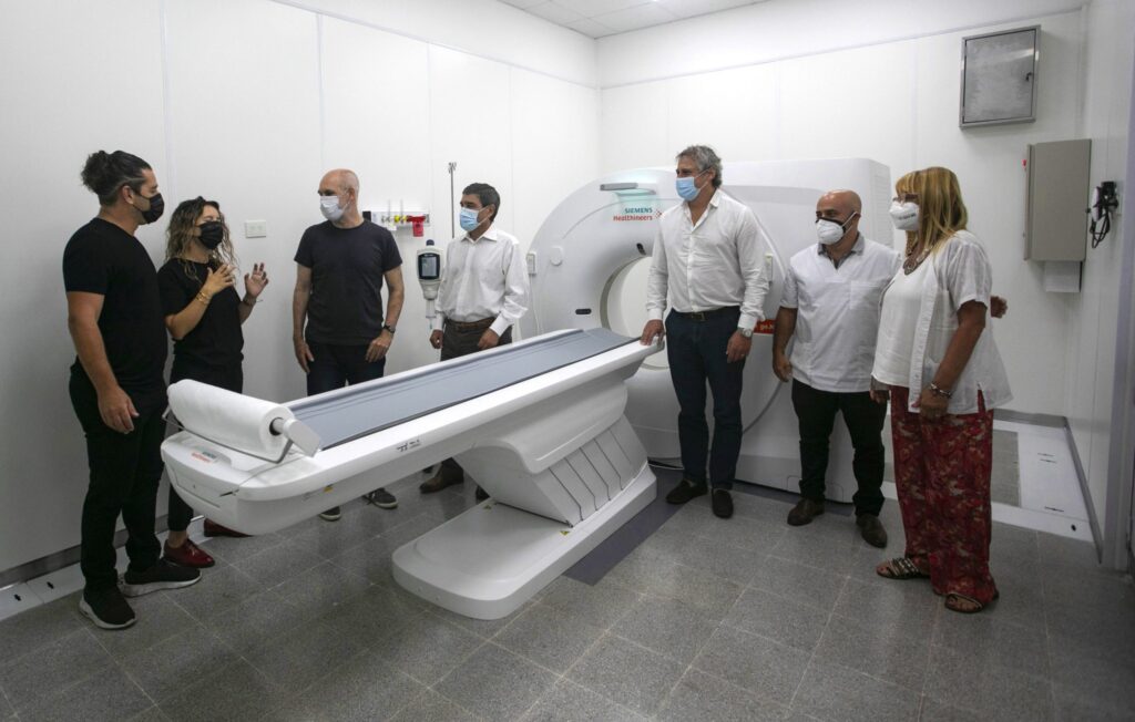 Inauguraron un tomógrafo en el Hospital Zubizarreta donado por Damián Manusovich y familias de Villa Devoto