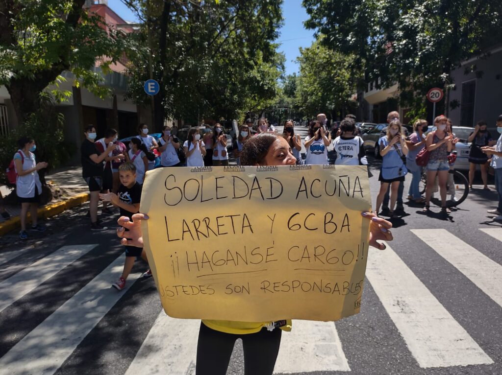 Protesta por la explosión en la escuela de Boedo