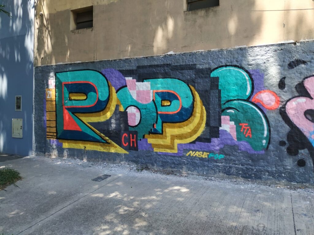Nase Pop, el célebre artista urbano tiene taller en Saavedra y pintó un muro en Huidobro: “La calle es libertad total”