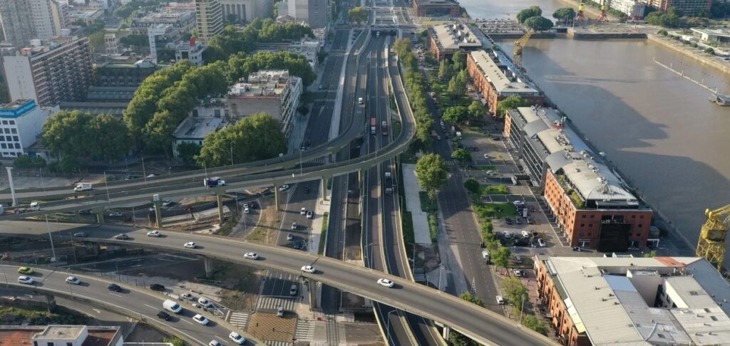 Cerraron por obras el acceso a la avenida Huergo de la Autopista Buenos Aires-La Plata