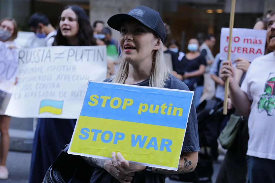 Marcharon frente a la Embajada de Rusia para pedir el fin de la ocupación en Ucrania