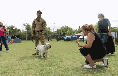 Visita vecinal a la división perros de la policía en Soldati