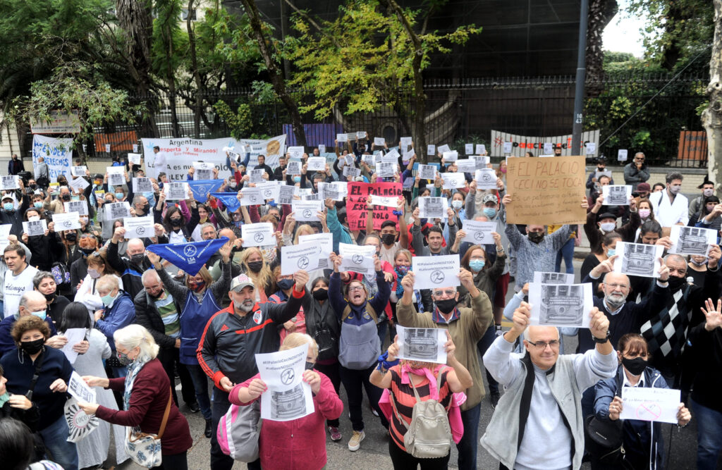 Nueva protesta contra cesión de una histórica escuela para sordos al “Distrito del Vino” de Villa Devoto
