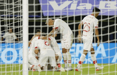 Después de 12 años Huracán pudo ganar en la Bombonera