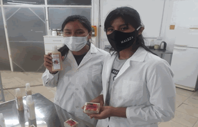 “Jóvenes Argentinas Forjan Futuro en Fábrica Cooperativa”
