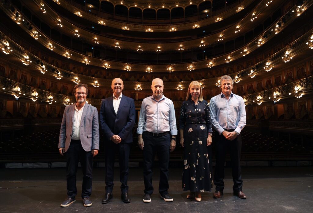 Jorge Telerman asumió la dirección del Teatro Colón, tras la renuncia de María Victoria Alcaraz