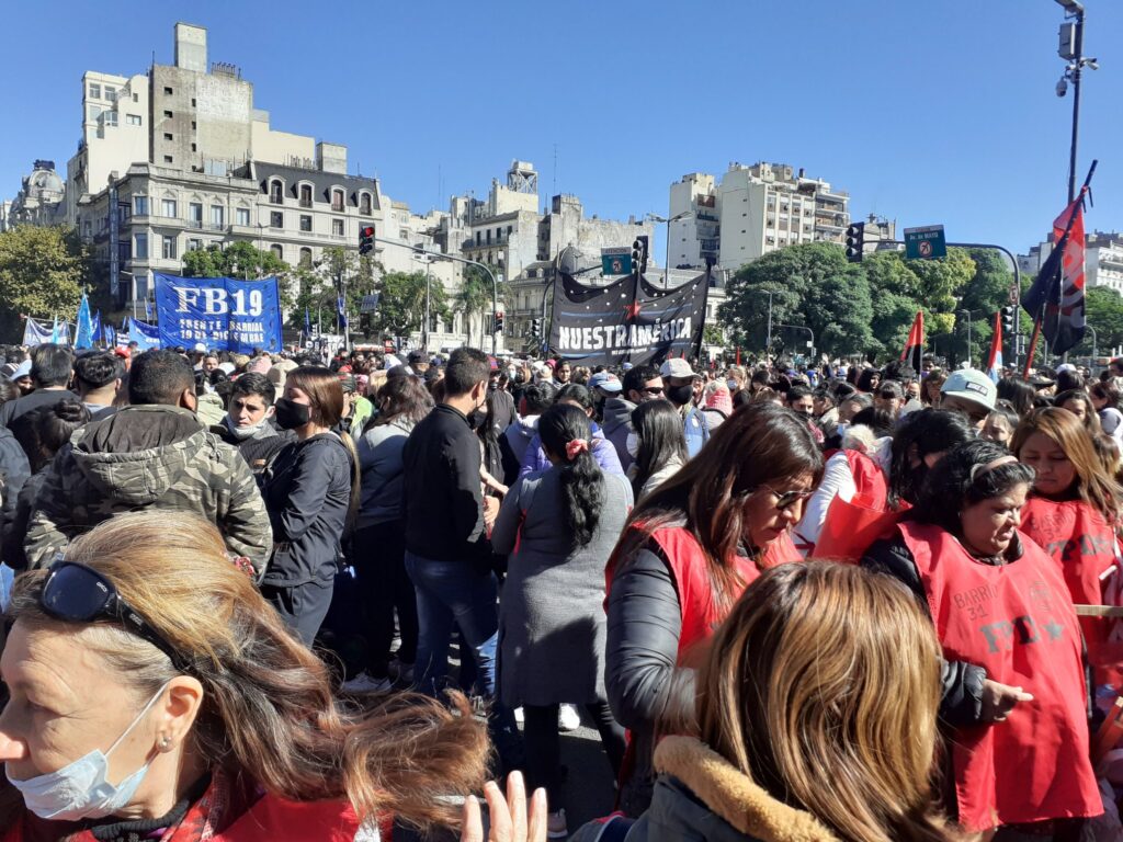 Además del acampe en 9 de Julio, UTEP protestó frente a la ANMAT en avenida de Mayo por alimentos para comedores