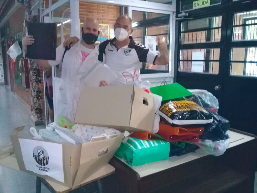 Platense entregó los útiles donados para escuelas de Saavedra y Vicente López