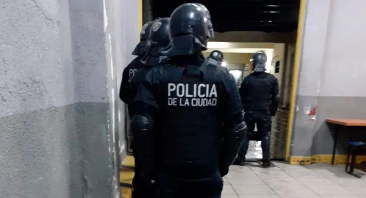 Comisaría Comunal 3: unos 21 detenidos causaron destrozos y se pelearon con la policía