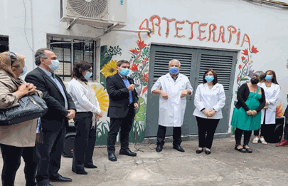 El ministro de salud en presentación de mural en el hospital Penna