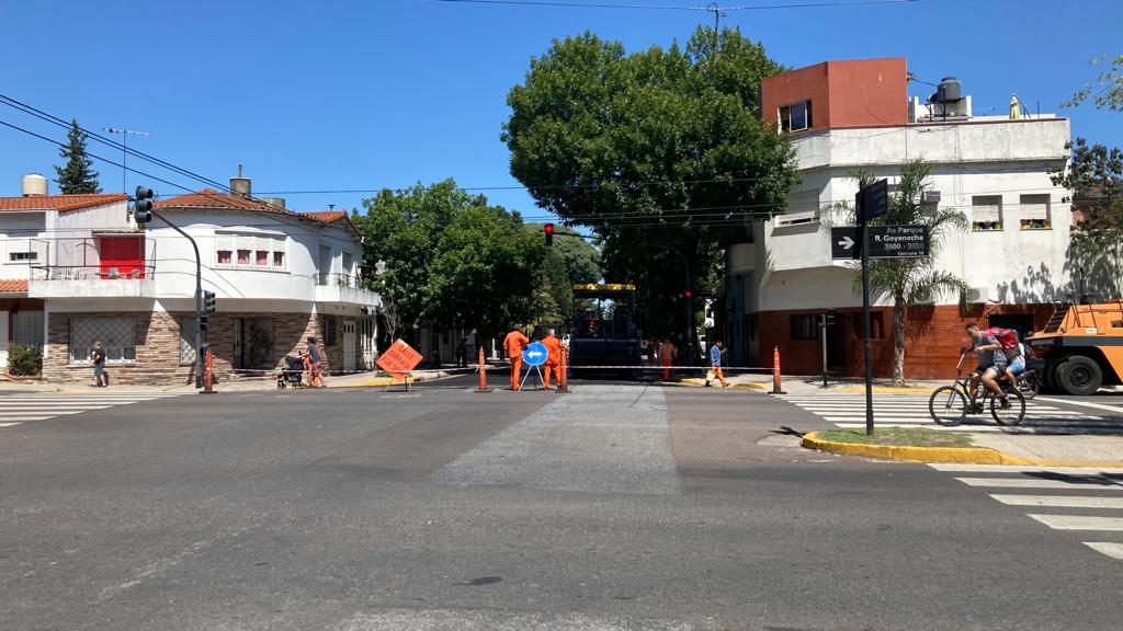 Cortes de tránsito intermitentes en Larralde y adyacencias por tareas de repavimentación