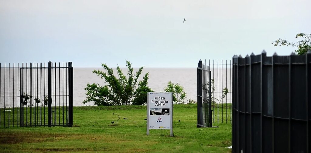 Ciudad construirá un memorial por AMIA frente al Río de la Plata