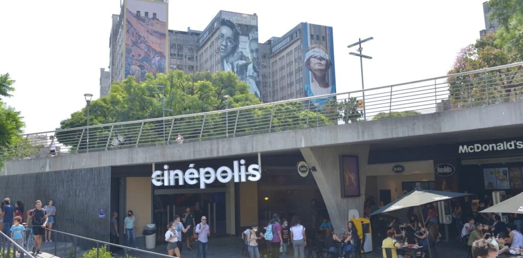 Recoleta: abre el complejo Cinépolis de la Plaza Houssay, el primer cine porteño bajo tierra