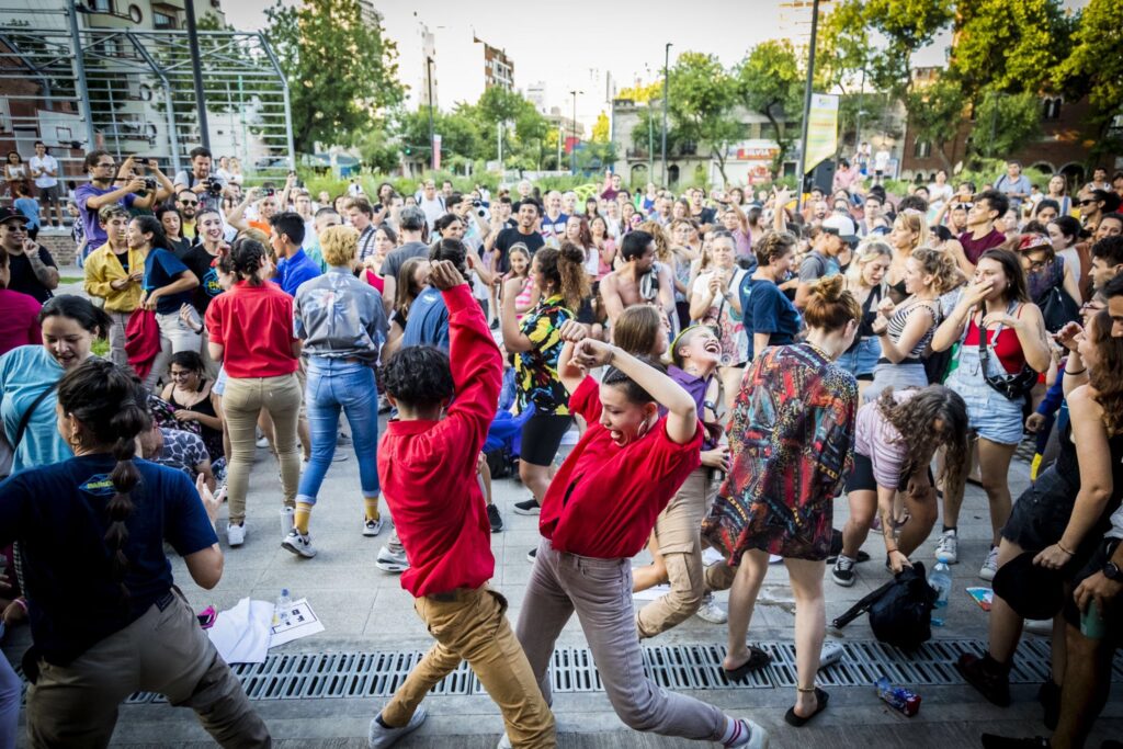 Sexta Jornada Internacional de Ritmo en las Artes en el Parque de la Estación y Plaza Fumarola