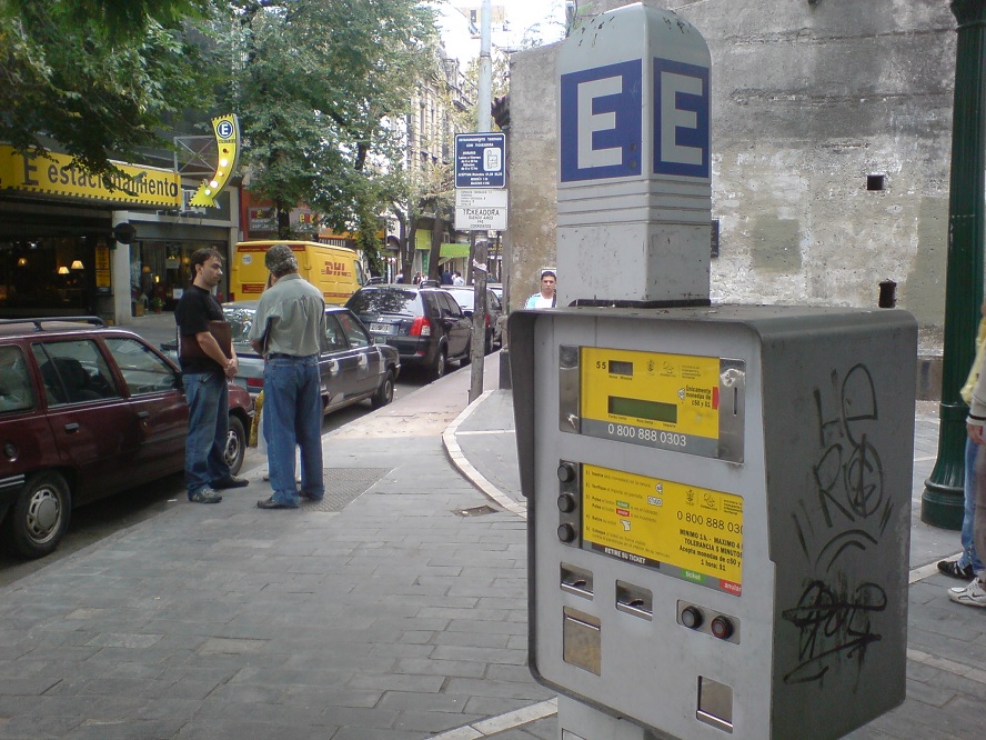 El estacionamiento regulado se pagará con una app y desde mayo no funcionarán los parquímetros