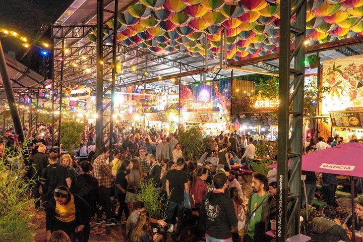 Caballito: una joven denunció que fue golpeada por un guardia del Patio de los Lecheros durante un festejo del 8M