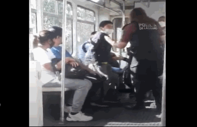 Increible! maltratan a un niño autista en el premetro
