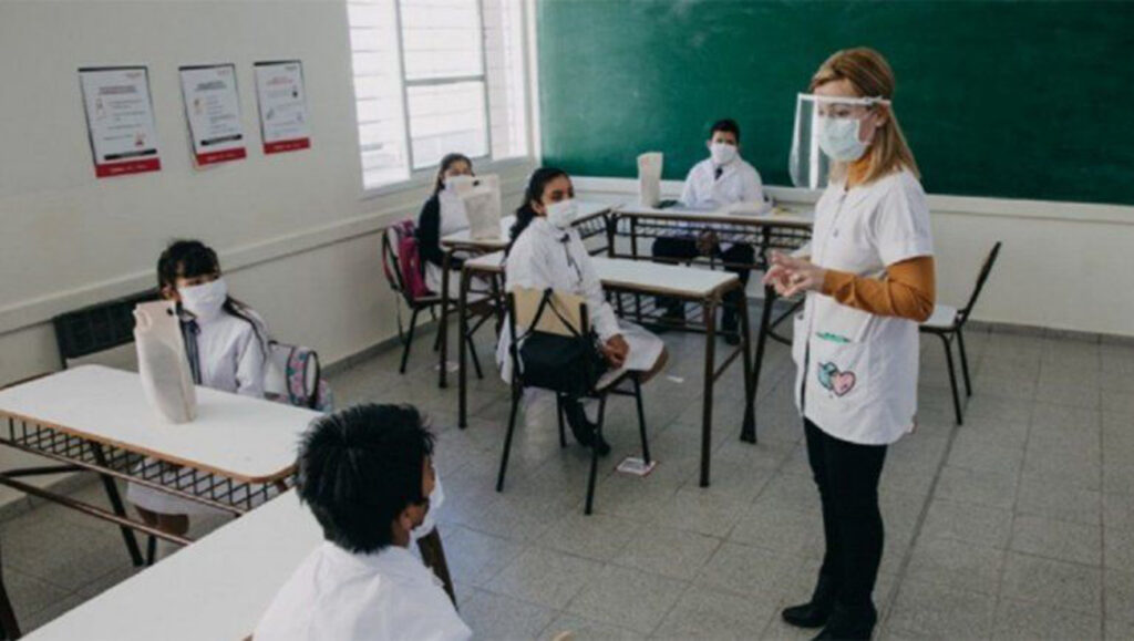 El barbijo ya no es obligatorio en las escuelas de la Ciudad