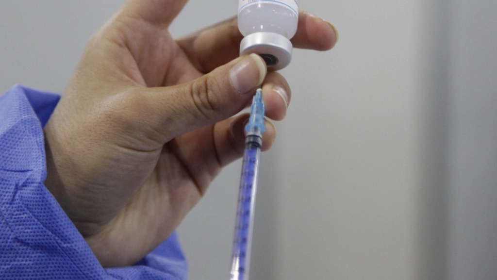 Vacunación Covid 19 en Saavedra: aplicarán primera, segunda y dosis refuerzo en una sede de la UCR