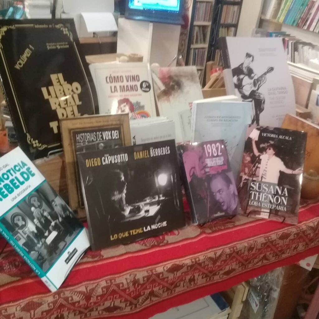 Grupo Editorial Sur: primera Feria del Libro Las Palabras No Se Queman en el Parque de la Estación