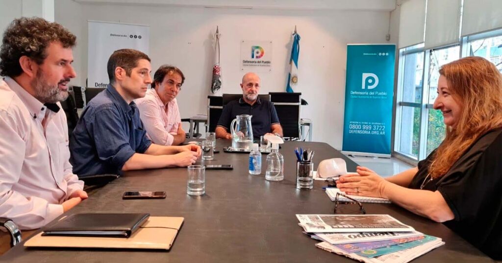 “Los medios barriales constituyen un eslabón esencial para estrechar el vínculo entre la Defensoría y los vecinos”