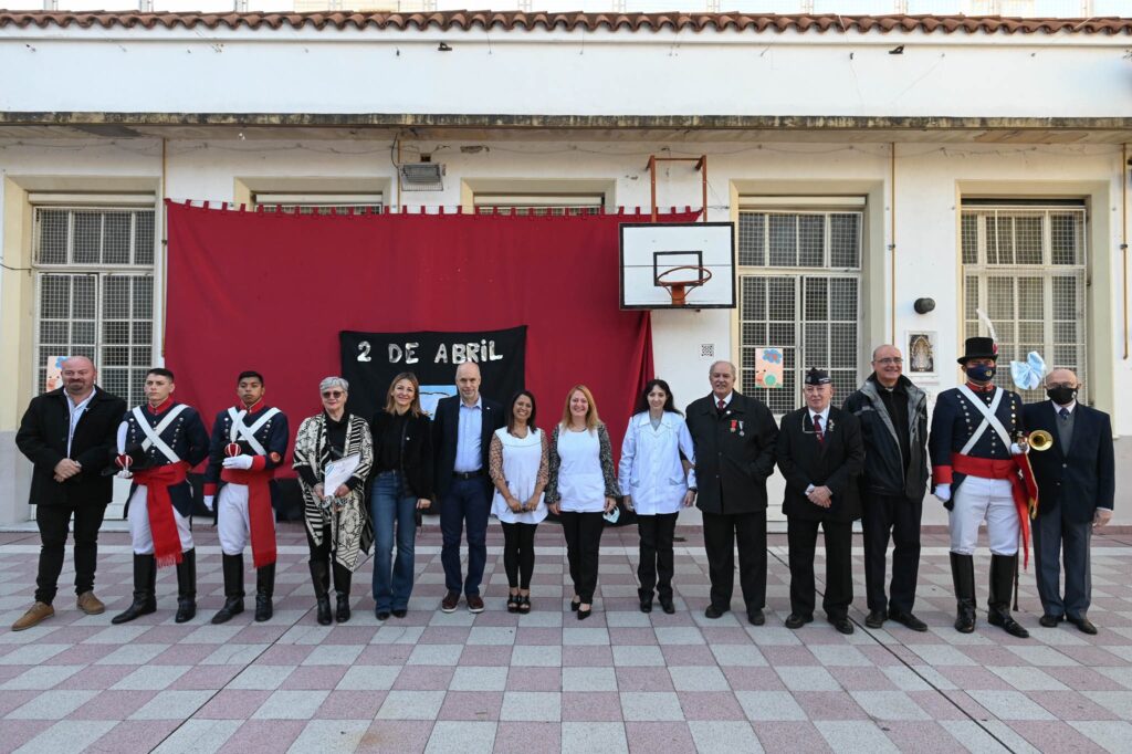 Izaron la bandera argentina en varias escuelas porteñas con la presencia de veteranos de Malvinas