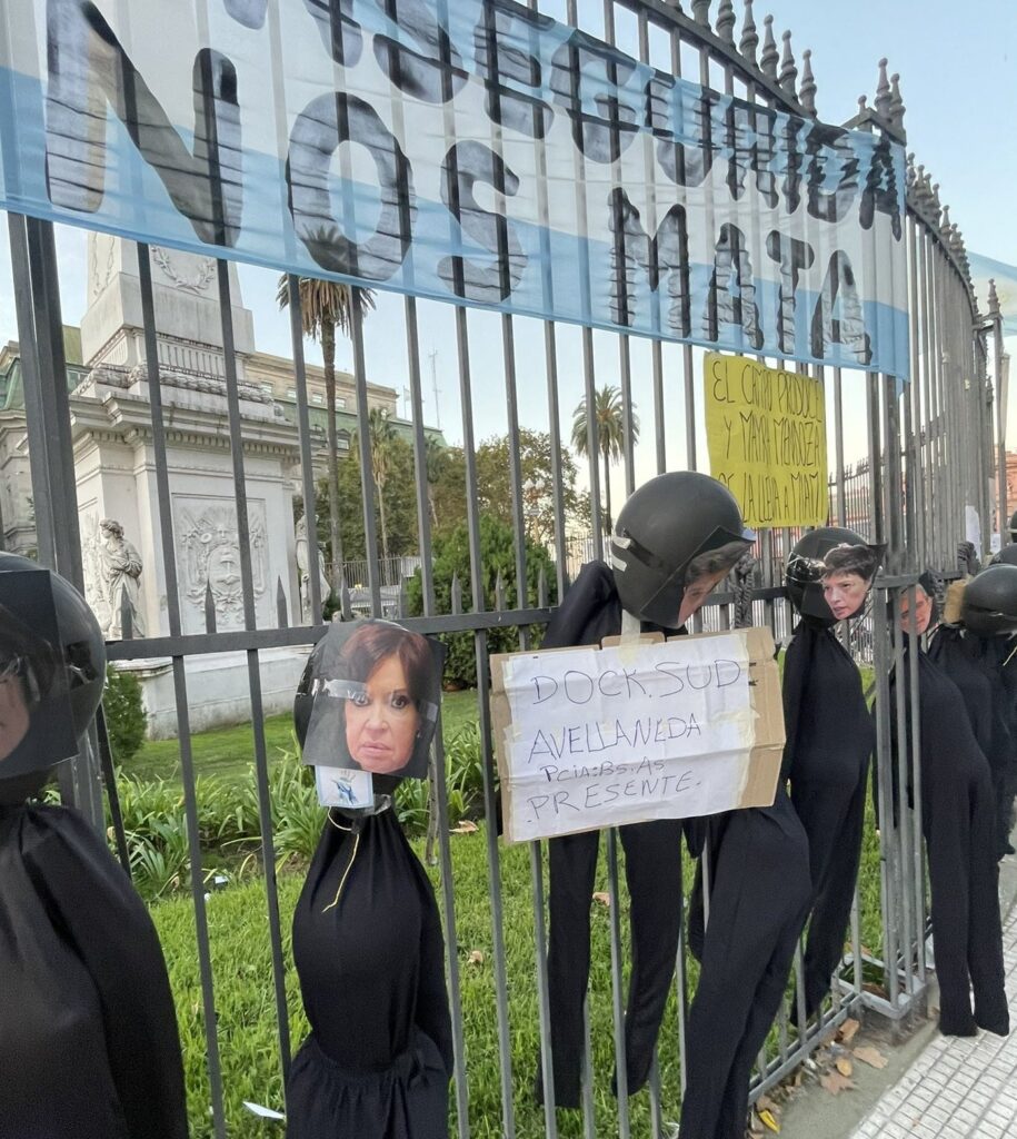 Tractorazo: piden que el GCBA identifique a quienes colocaron maniquíes con fotos de funcionarios nacionales