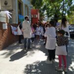 Con instalaciones en la vía pública, tres escuelas crearon el Corredor Malvinas en Saavedra