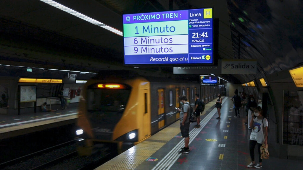 Instalaron nuevas pantallas de información al usuario en estaciones del subte porteño