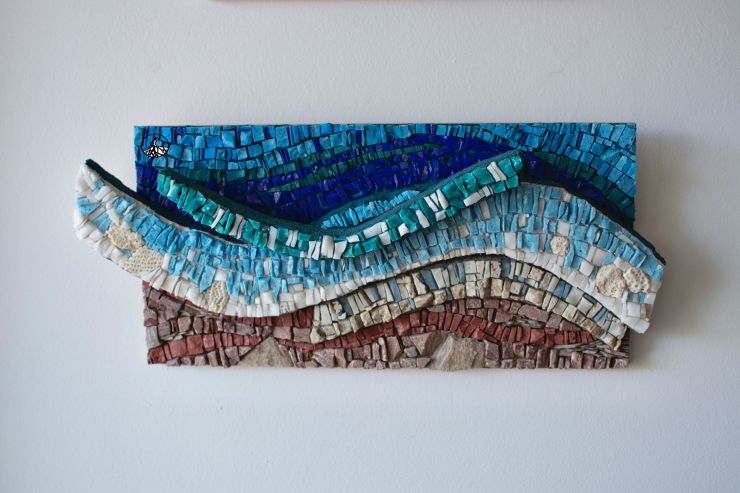 La artista y vecina Dani Rodríguez inauguró una muestra de mosaicos en la Sede Comunal 12