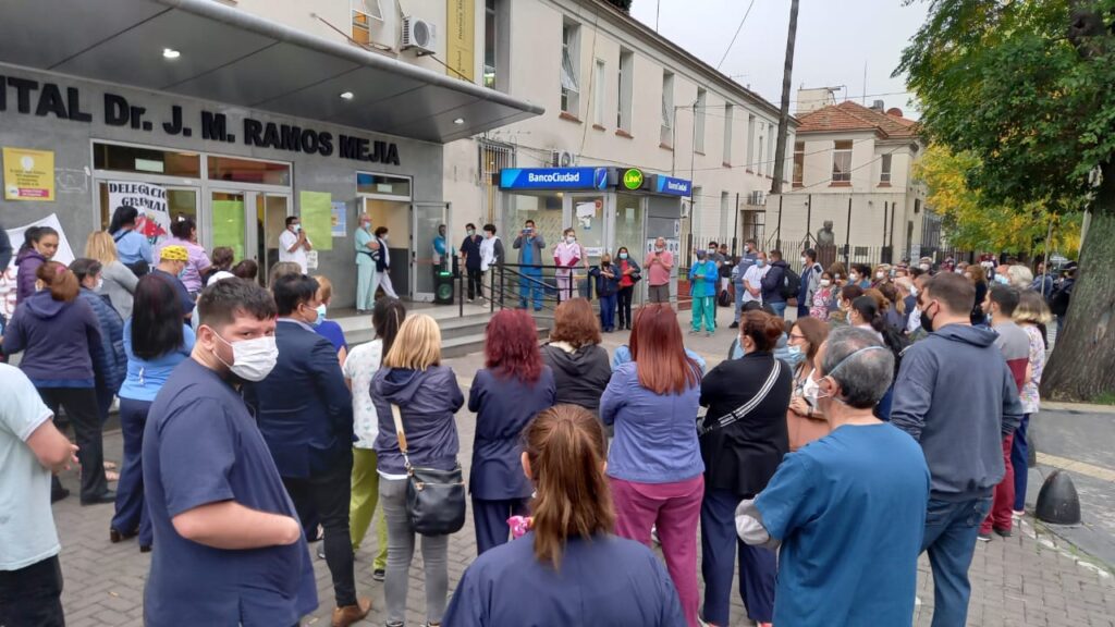 Paro en el Ramos Mejía y demás hospitales públicos de CABA por mejoras salariales y laborales