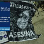 Allanaron la casa de una vecina de Recoleta acusada de pagar los afiches contra Cristina Kirchner