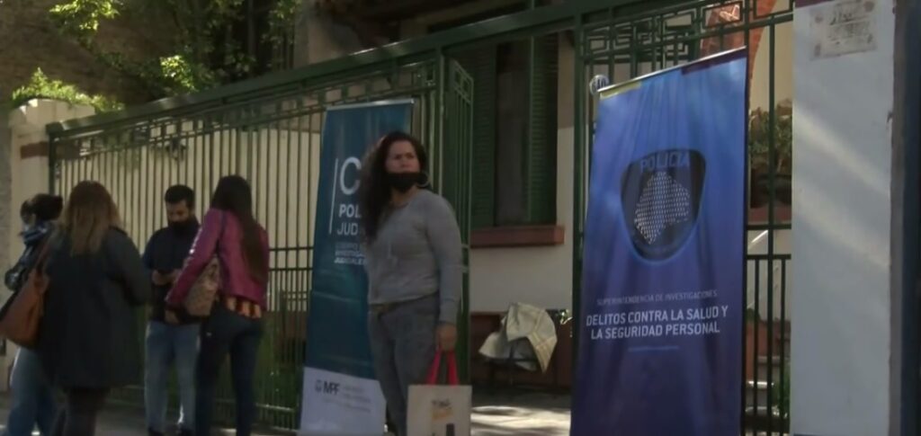 Allanaron y clausuraron un geriátrico de Parque Chacabuco