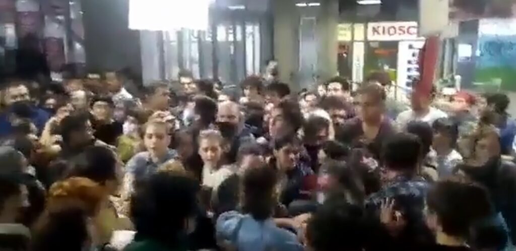 Puan: agrupaciones de izquierda se agarraron a piñas y las autoridades suspendieron la actividad educativa