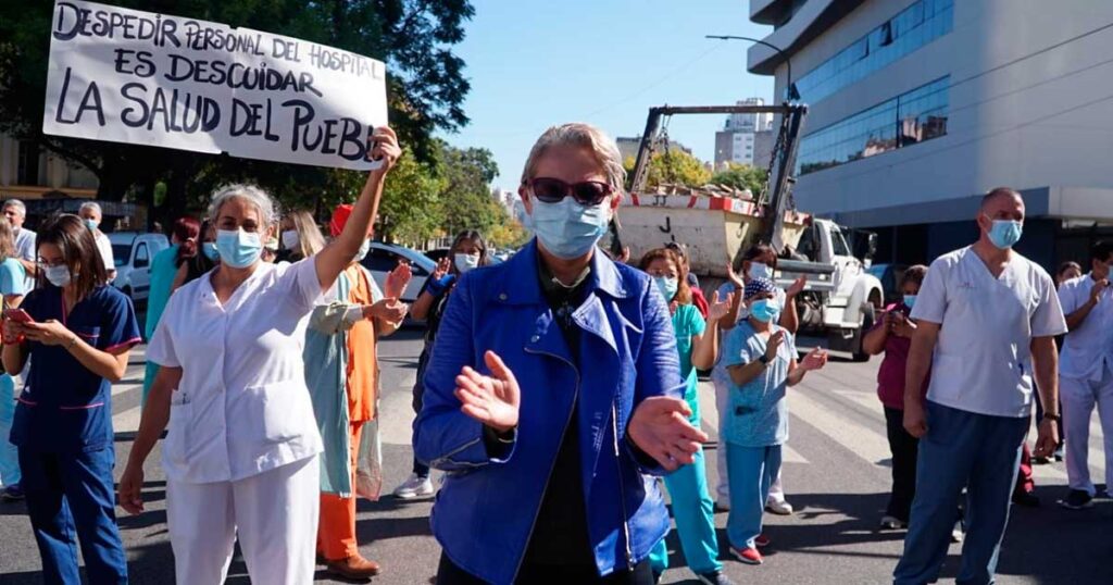Actos de repudio por el despido de enfermeras que enfrentaron al COVID