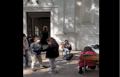 Muerdo, el artista español que visitó el Hospital Moyano