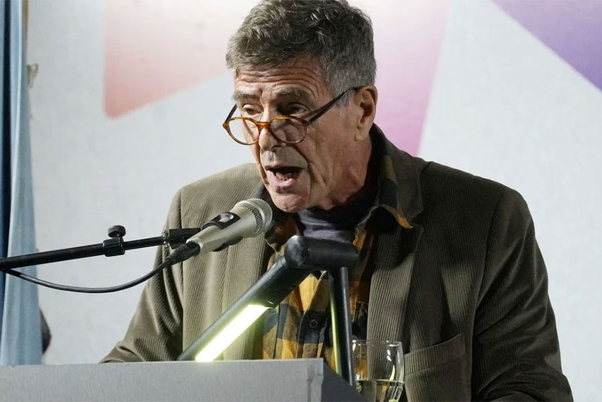 Invitado a pronunciar el discurso inaugural en la Feria del Libro, Guillermo Saccomanno pateó el tablero