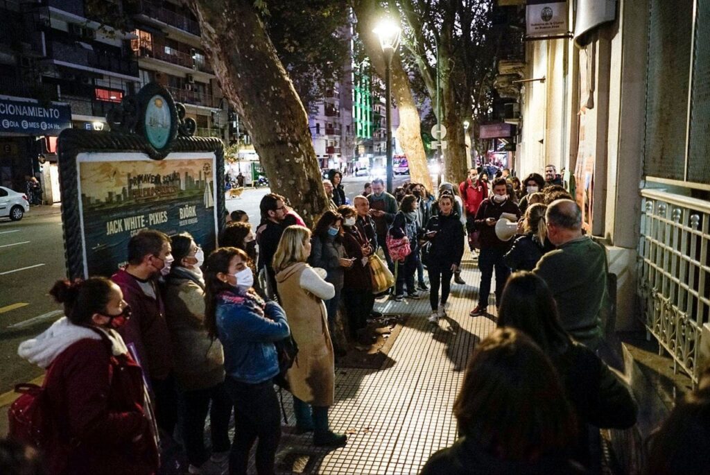 Almagro: acto de la comunidad educativa contra problemas edilicios y robos en el Normal 7