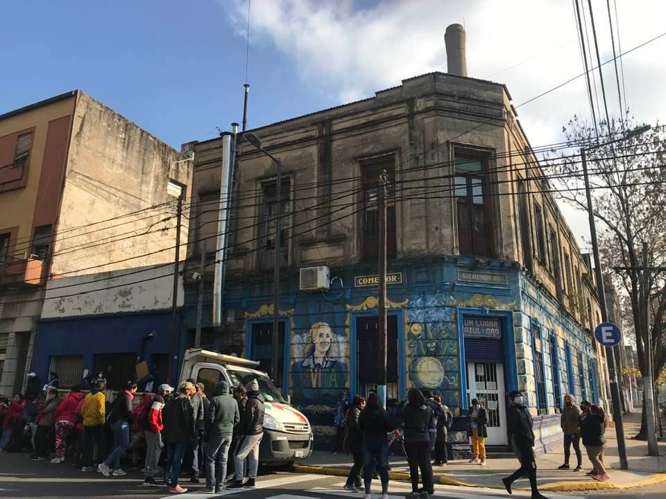 Resisten el desalojo de varias familias en un inmueble de La Boca