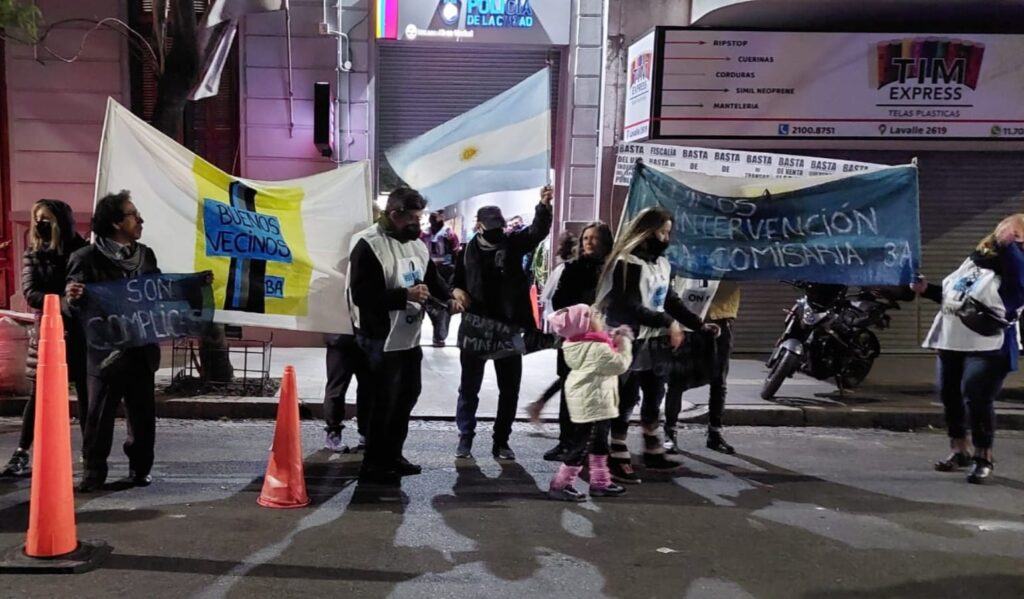 Buenos Vecinos BA protestó y pidió intervenir la Comisaría Vecinal 3 A de Once