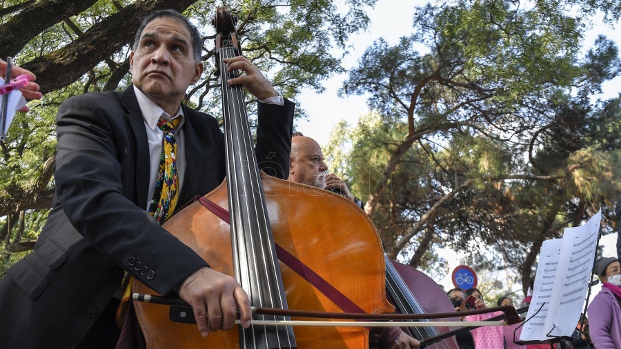 Ante la Jefatura porteña, la Banda Sinfónica de la CABA protestó con un concierto por mejoras salariales