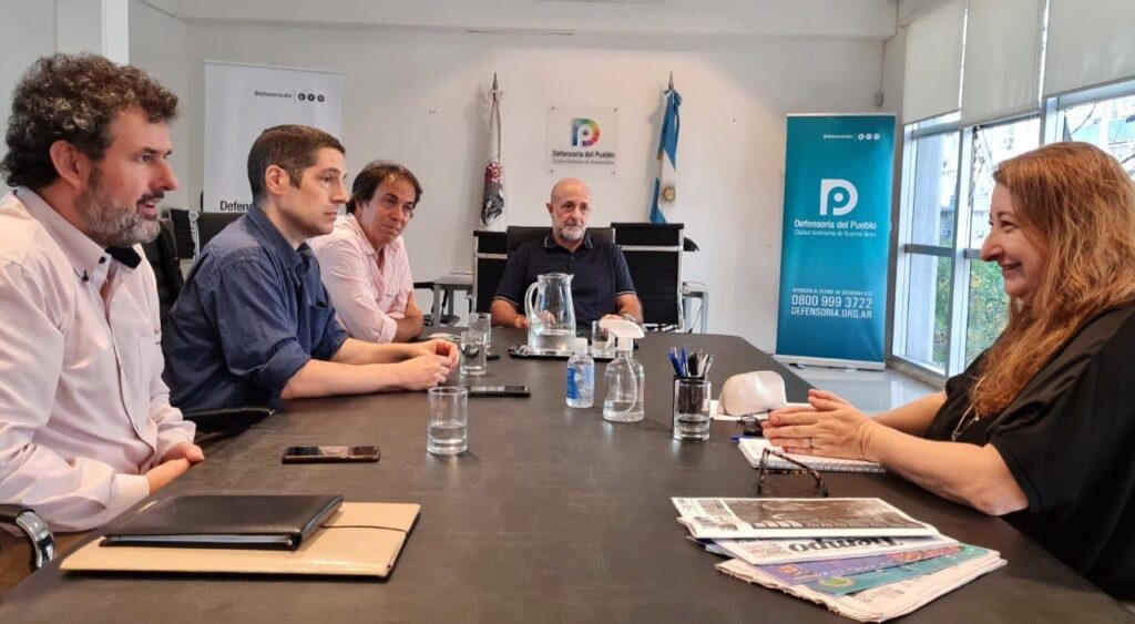“Los medios barriales son esenciales para vincular a la Defensoría con los vecinos”