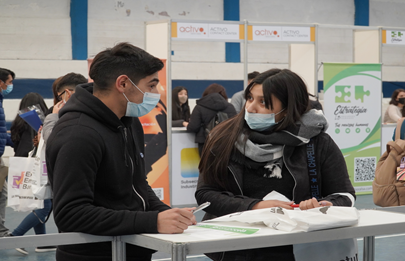 Varios centenares de vecinos participaron en la 3° edición de la Expo Empleo Barrial en Parque Avellaneda