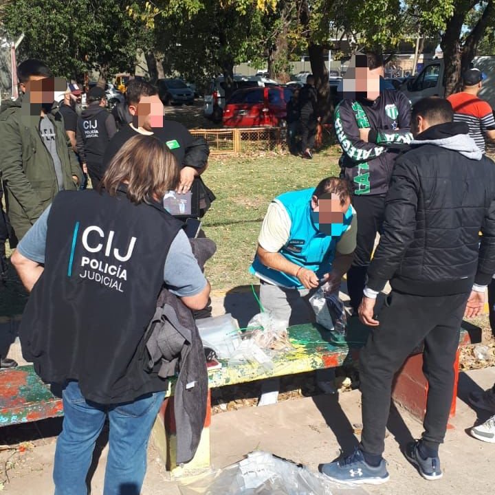 Clausuraron el Deportivo Español y hubo 24 detenidos por campeonatos de penales clandestinos y juegos de azar