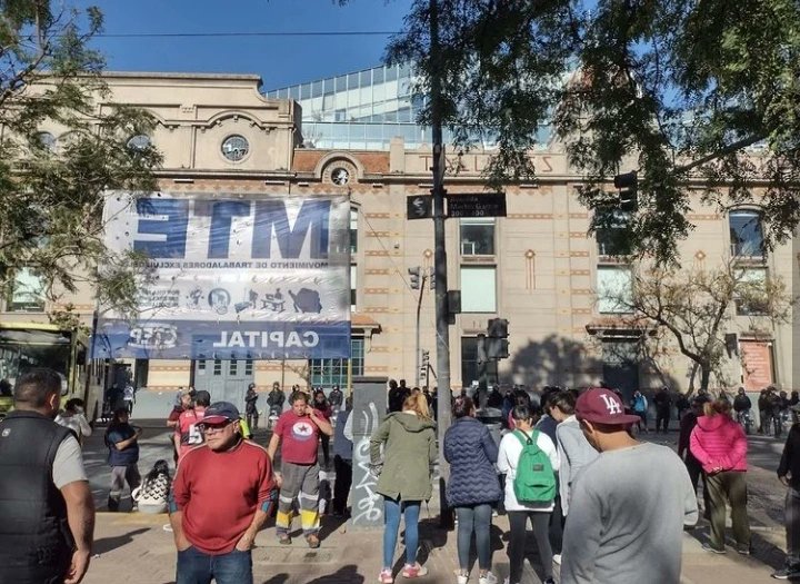 Barracas: cartoneros denuncian represión y unos 13 detenidos durante una protesta contra recortes del GCBA