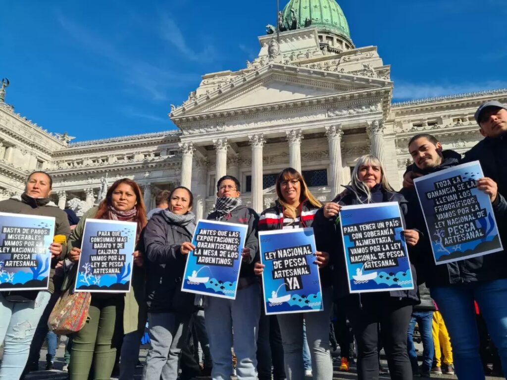 “Canoazo” y “Pescadazo” frente al Congreso por una Ley nacional de pesca artesanal