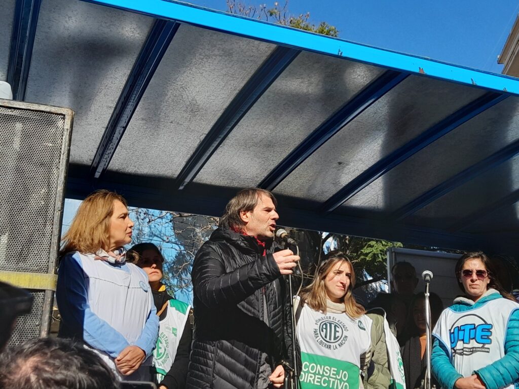 Sindicatos de la Ciudad protestaron ante la Legislatura porteña por el pase a planta de 20.000 monotributistas