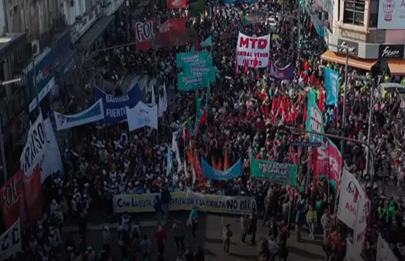 Una multitud se movilizó a la sede del gobierno porteño